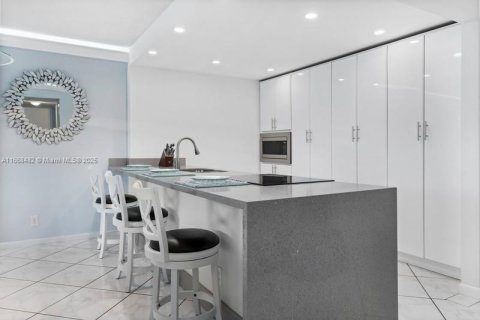 Copropriété à vendre à Hollywood, Floride: 2 chambres, 117.99 m2 № 1692997 - photo 3