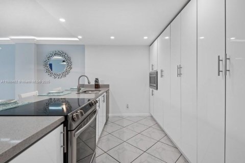 Copropriété à vendre à Hollywood, Floride: 2 chambres, 117.99 m2 № 1692997 - photo 8