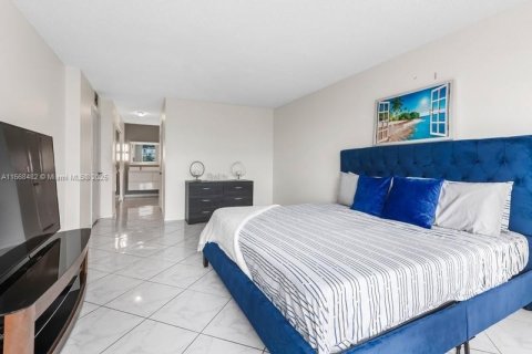 Copropriété à vendre à Hollywood, Floride: 2 chambres, 117.99 m2 № 1692997 - photo 12