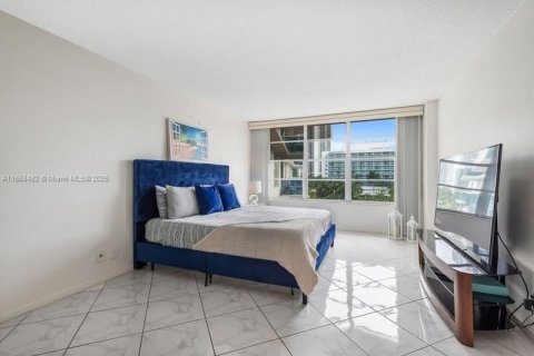 Copropriété à vendre à Hollywood, Floride: 2 chambres, 117.99 m2 № 1692997 - photo 13