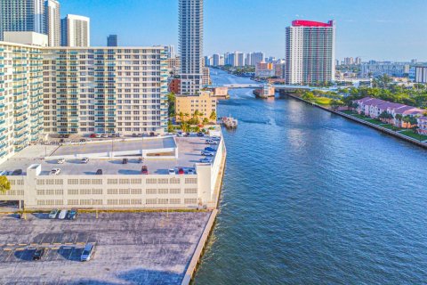 Copropriété à vendre à Hollywood, Floride: 2 chambres, 117.99 m2 № 1692997 - photo 23