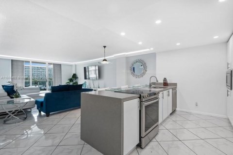 Copropriété à vendre à Hollywood, Floride: 2 chambres, 117.99 m2 № 1692997 - photo 1