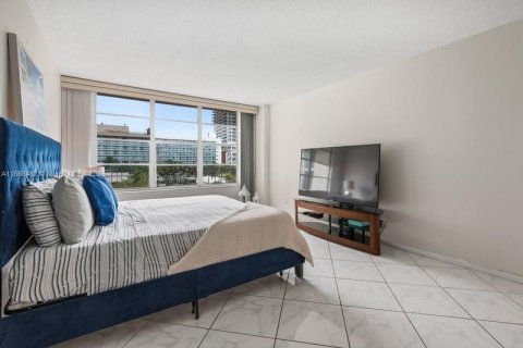 Copropriété à vendre à Hollywood, Floride: 2 chambres, 117.99 m2 № 1692997 - photo 14