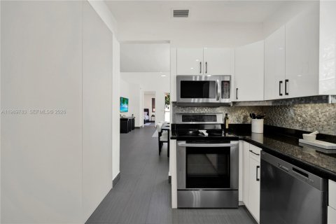 Купить виллу или дом в Холливуд, Флорида 3 спальни, 200.95м2, № 2051993 - фото 13