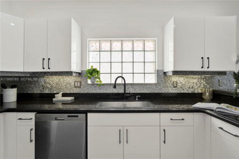 Купить виллу или дом в Холливуд, Флорида 3 спальни, 200.95м2, № 2051993 - фото 11