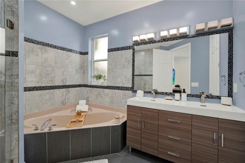 Купить виллу или дом в Холливуд, Флорида 3 спальни, 200.95м2, № 2051993 - фото 19