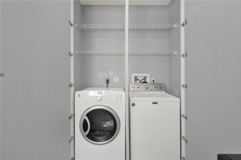 Купить виллу или дом в Холливуд, Флорида 3 спальни, 200.95м2, № 2051993 - фото 24