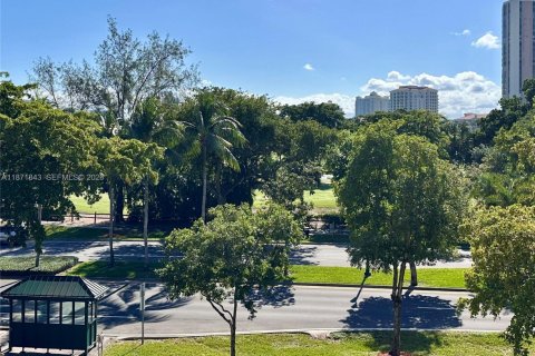 Condo in Aventura, Florida, 1 bedroom  № 2083899 - photo 15