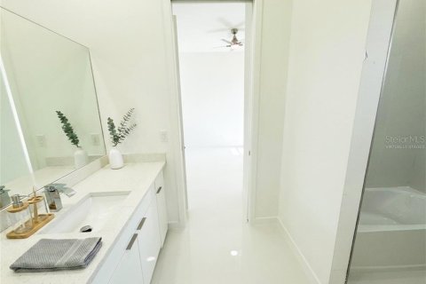 Villa ou maison à vendre à Cape Coral, Floride: 4 chambres, 161.37 m2 № 2408258 - photo 30