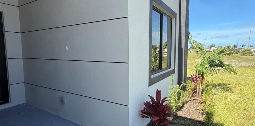 Villa ou maison à Cape Coral, Floride 4 chambres, 161.37 m2 № 2408258