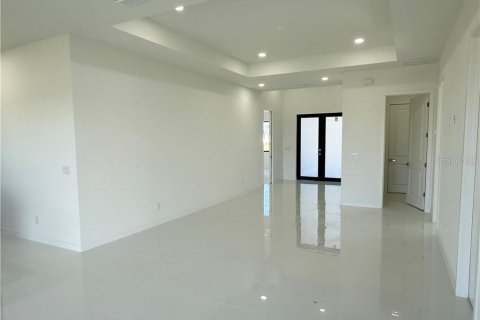 Villa ou maison à vendre à Cape Coral, Floride: 4 chambres, 161.37 m2 № 2408258 - photo 3