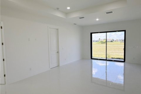 Villa ou maison à vendre à Cape Coral, Floride: 4 chambres, 161.37 m2 № 2408258 - photo 7