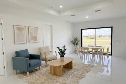 Villa ou maison à vendre à Cape Coral, Floride: 4 chambres, 161.37 m2 № 2408258 - photo 8