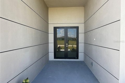 Villa ou maison à vendre à Cape Coral, Floride: 4 chambres, 161.37 m2 № 2408258 - photo 2