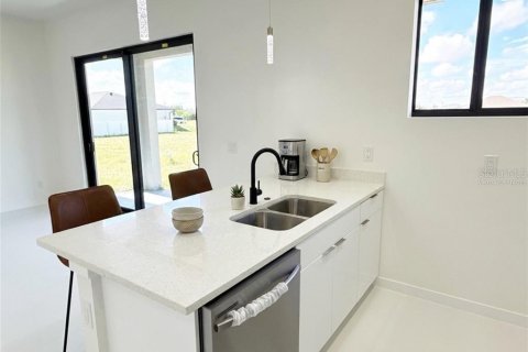 Villa ou maison à vendre à Cape Coral, Floride: 4 chambres, 161.37 m2 № 2408258 - photo 13