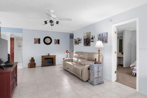 Condo in New Port Richey, Florida, 2 bedrooms  № 1873177 - photo 6