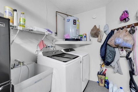 Condo in New Port Richey, Florida, 2 bedrooms  № 1873177 - photo 24
