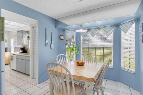 Condo in New Port Richey, Florida, 2 bedrooms  № 1873177 - photo 13