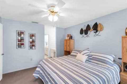 Condo in New Port Richey, Florida, 2 bedrooms  № 1873177 - photo 17