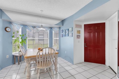 Condo in New Port Richey, Florida, 2 bedrooms  № 1873177 - photo 12