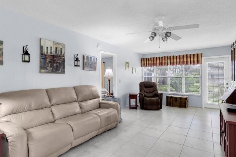Condo in New Port Richey, Florida, 2 bedrooms  № 1873177 - photo 4
