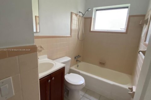 Propiedad comercial en venta en Oakland Park, Florida, 144.37 m2 № 1782007 - foto 30