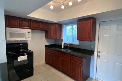 Propiedad comercial en venta en Oakland Park, Florida, 144.37 m2 № 1782007 - foto 17