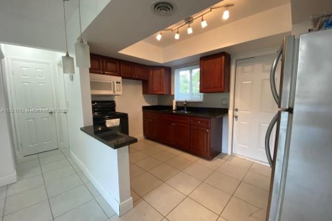 Propiedad comercial en venta en Oakland Park, Florida, 144.37 m2 № 1782007 - foto 16