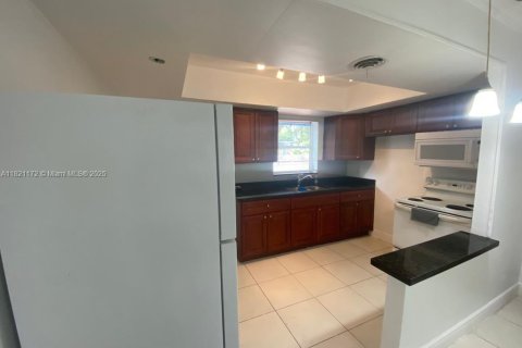 Propiedad comercial en venta en Oakland Park, Florida, 144.37 m2 № 1782007 - foto 7