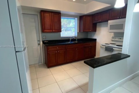 Propiedad comercial en venta en Oakland Park, Florida, 144.37 m2 № 1782007 - foto 21