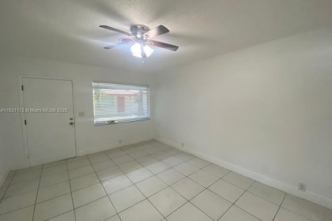 Propiedad comercial en venta en Oakland Park, Florida, 144.37 m2 № 1782007 - foto 8