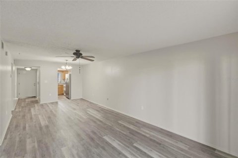 Condo in Bradenton, Florida, 2 bedrooms  № 2094376 - photo 11