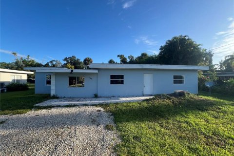 Villa ou maison à Port Charlotte, Floride 4 chambres, 175.4 m2 № 2319105