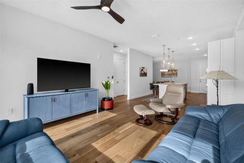 Condo in Saint Petersburg, Florida, 2 bedrooms  № 2308795 - photo 8