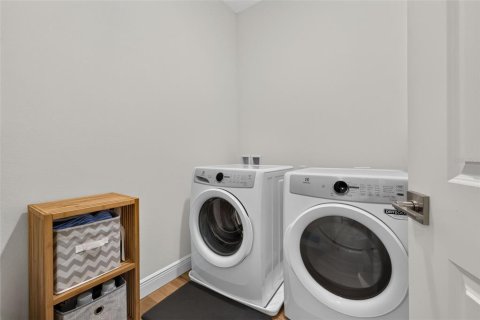 Condo in Saint Petersburg, Florida, 2 bedrooms  № 2308795 - photo 19