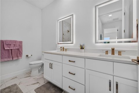 Condo in Saint Petersburg, Florida, 2 bedrooms  № 2308795 - photo 16