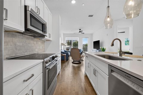 Condo in Saint Petersburg, Florida, 2 bedrooms  № 2308795 - photo 2