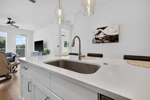 Condo in Saint Petersburg, Florida, 2 bedrooms  № 2308795 - photo 3