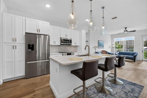 Condo in Saint Petersburg, Florida, 2 bedrooms  № 2308795 - photo 29