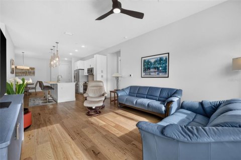 Condo in Saint Petersburg, Florida, 2 bedrooms  № 2308795 - photo 9
