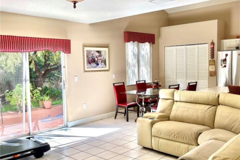 House in Coral Springs, Florida 4 bedrooms, 190.26 sq.m. № 1944850 - photo 11