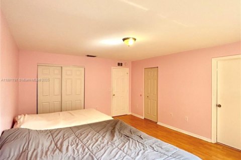 House in Coral Springs, Florida 4 bedrooms, 190.26 sq.m. № 1944850 - photo 13