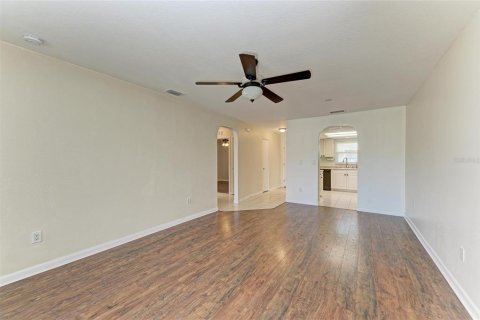 Condo in Punta Gorda, Florida, 2 bedrooms  № 1549263 - photo 12