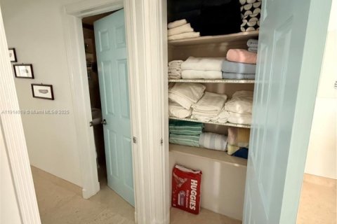 Снять в аренду кондоминиум в Форт-Лодердейл, Флорида 2 спальни, 105.91м2, № 2082411 - фото 16