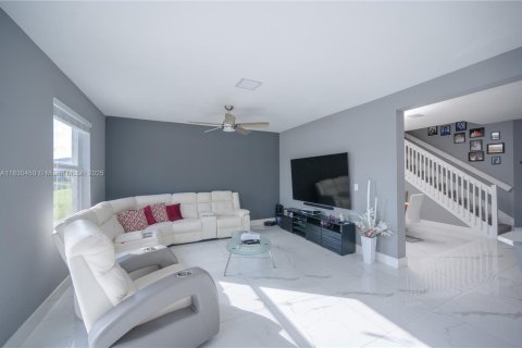 House in Homestead, Florida 4 bedrooms, 246.66 sq.m. № 1806356 - photo 4