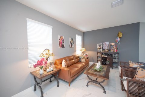 House in Homestead, Florida 4 bedrooms, 246.66 sq.m. № 1806356 - photo 6