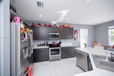 House in Homestead, Florida 4 bedrooms, 246.66 sq.m. № 1806356 - photo 13