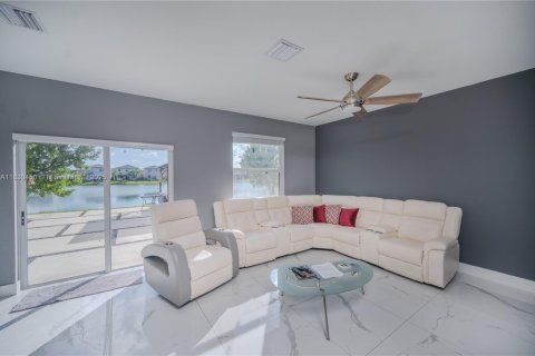 House in Homestead, Florida 4 bedrooms, 246.66 sq.m. № 1806356 - photo 3
