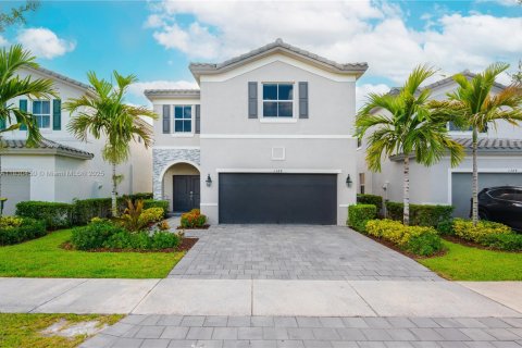 House in Homestead, Florida 4 bedrooms, 246.66 sq.m. № 1806356 - photo 1