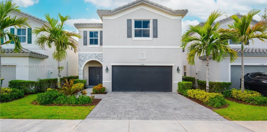 House in Homestead, Florida 4 bedrooms, 246.66 sq.m. № 1806356